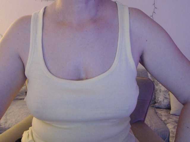 goodSnowQueen's BongaCams show and profile