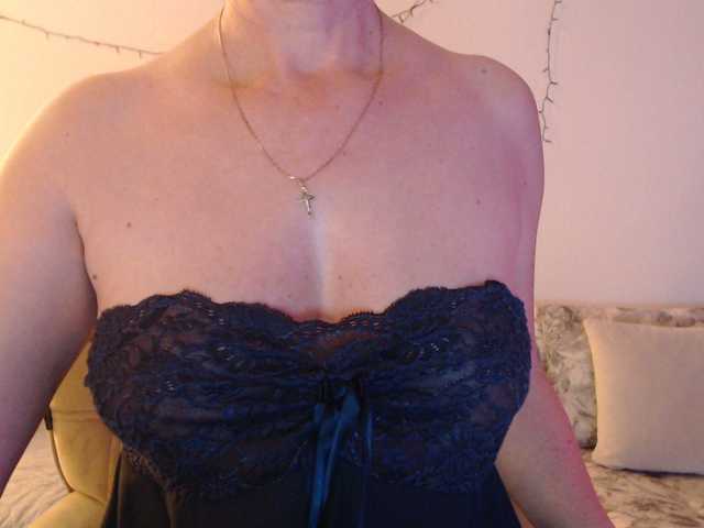 goodSnowQueen's BongaCams show and profile