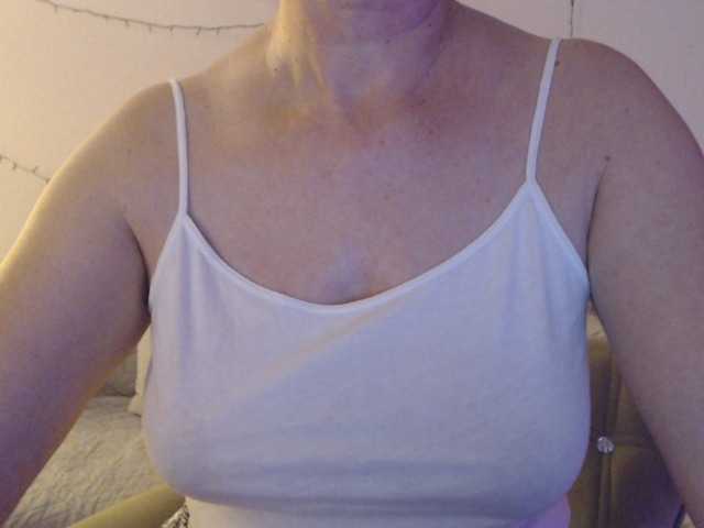 goodSnowQueen's BongaCams show and profile
