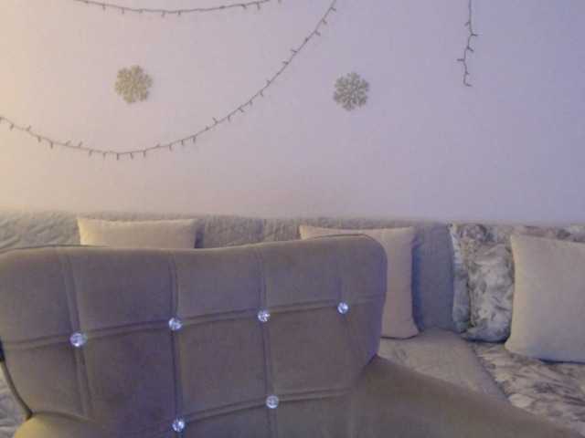 goodSnowQueen's BongaCams show and profile