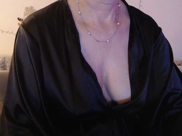 goodSnowQueen's BongaCams show and profile