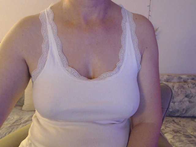 goodSnowQueen's BongaCams show and profile