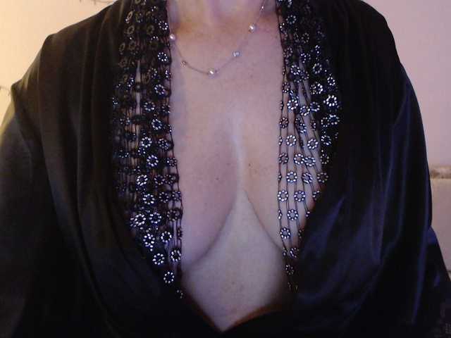 goodSnowQueen's BongaCams show and profile