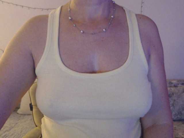 goodSnowQueen's BongaCams show and profile