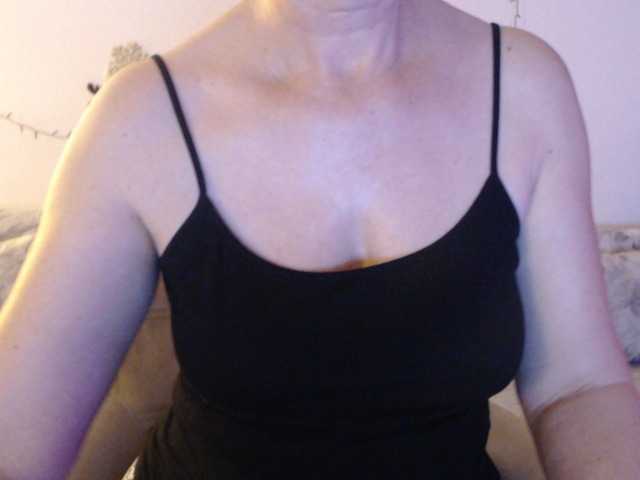 goodSnowQueen's BongaCams show and profile