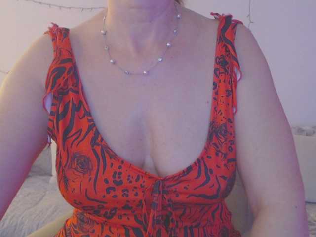 goodSnowQueen's BongaCams show and profile