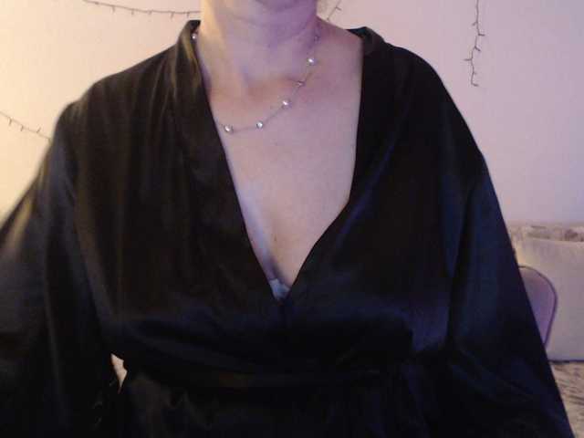 goodSnowQueen's BongaCams show and profile