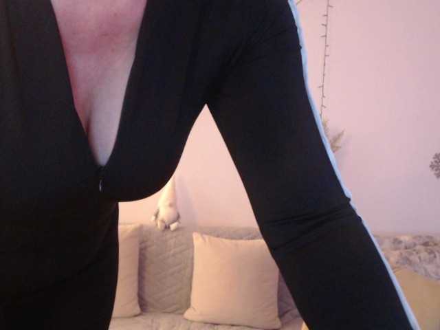 goodSnowQueen's BongaCams show and profile