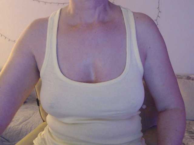 goodSnowQueen's BongaCams show and profile