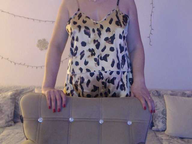 goodSnowQueen's BongaCams show and profile