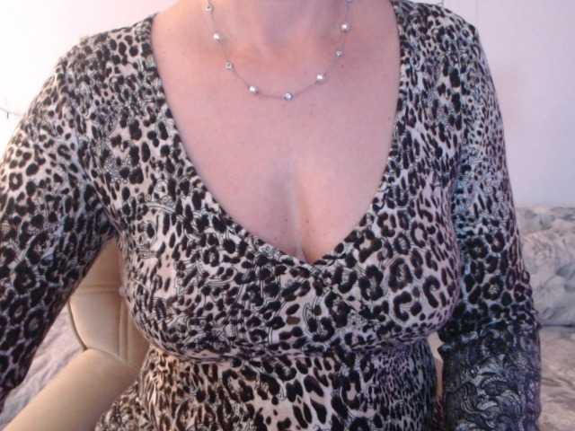 goodSnowQueen's BongaCams show and profile