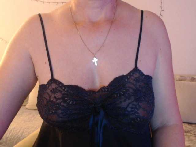 goodSnowQueen's BongaCams show and profile