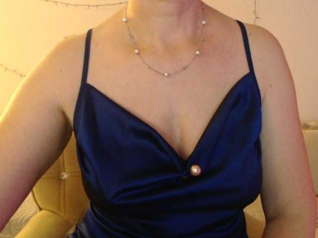goodSnowQueen's BongaCams show and profile