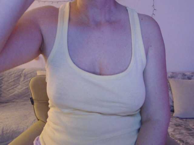 goodSnowQueen's BongaCams show and profile