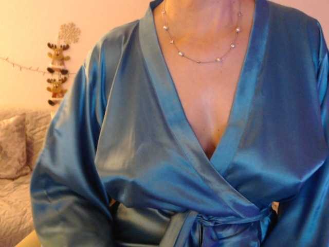 goodSnowQueen from BongaCams is Freechat