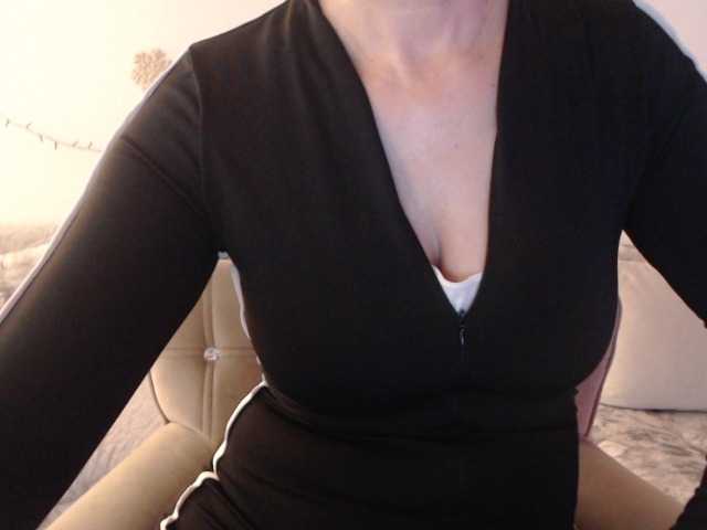 goodSnowQueen Live Cam on BongaCams