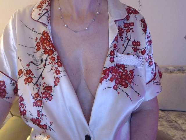 goodSnowQueen's BongaCams show and profile