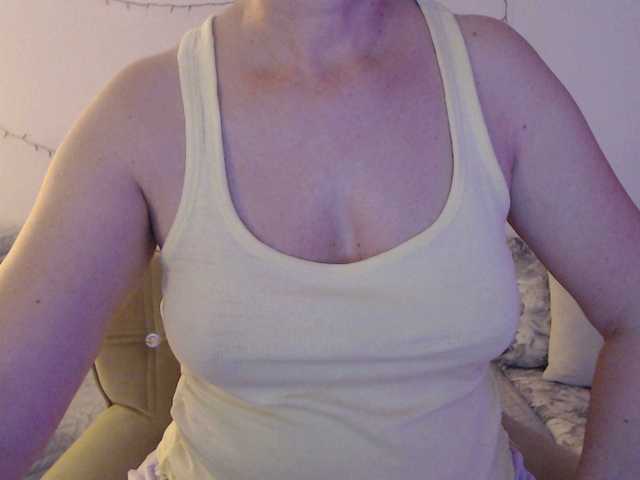 goodSnowQueen's BongaCams show and profile