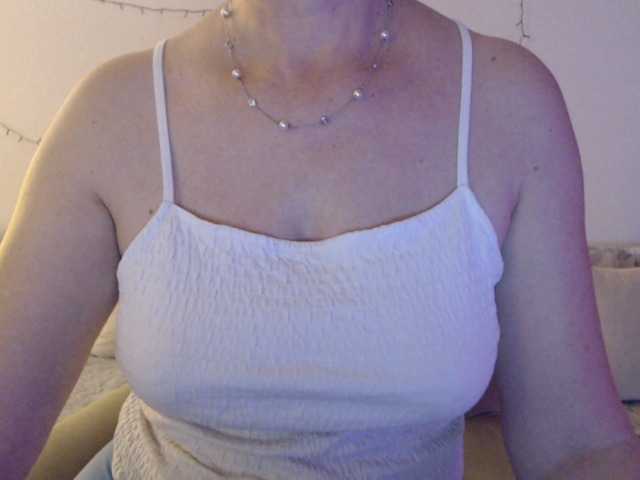 goodSnowQueen's BongaCams show and profile