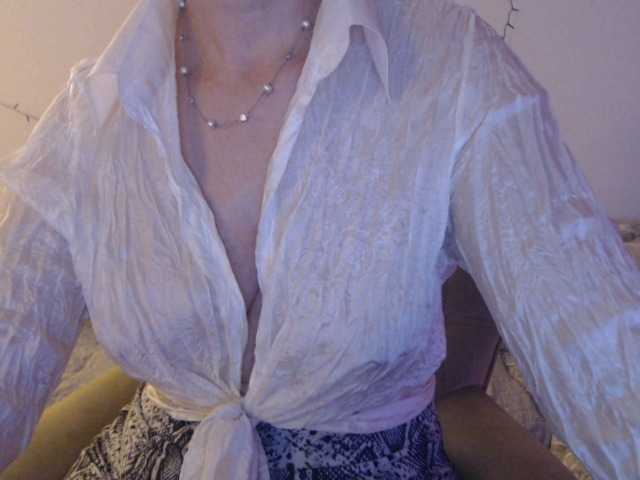 goodSnowQueen's BongaCams show and profile