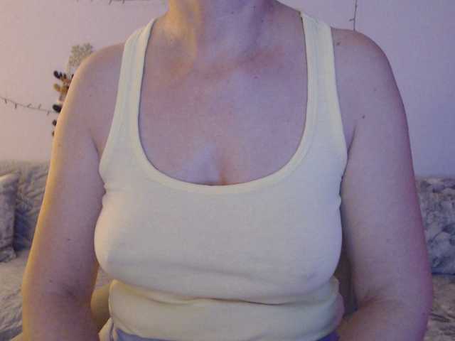 goodSnowQueen's BongaCams show and profile