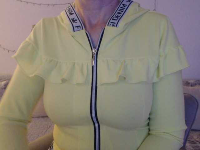 goodSnowQueen's BongaCams show and profile