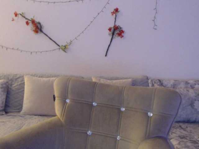 goodSnowQueen from BongaCams is Freechat