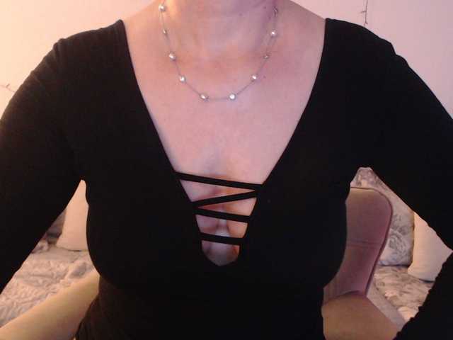 goodSnowQueen's BongaCams show and profile