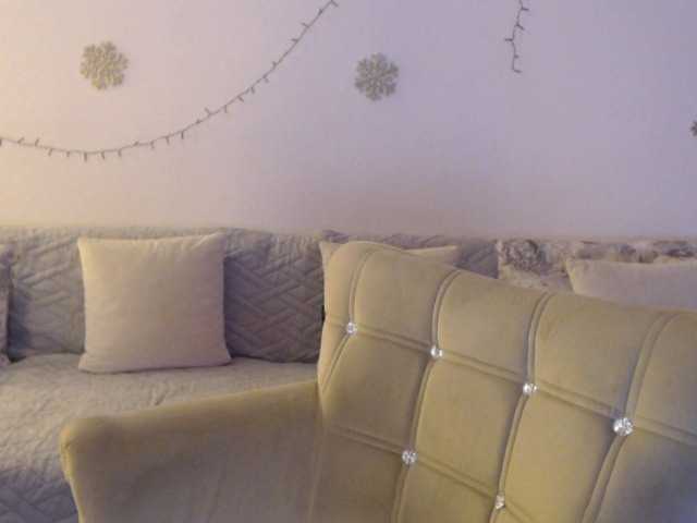 goodSnowQueen's BongaCams show and profile