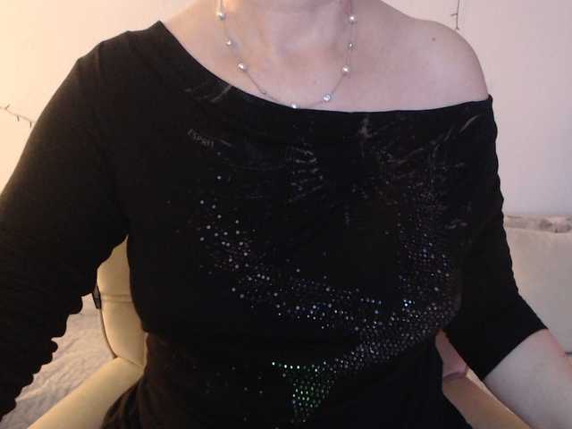 goodSnowQueen's BongaCams show and profile