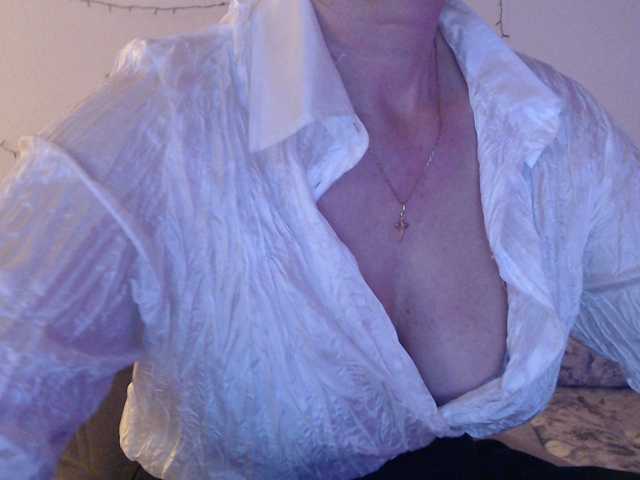 goodSnowQueen's BongaCams show and profile