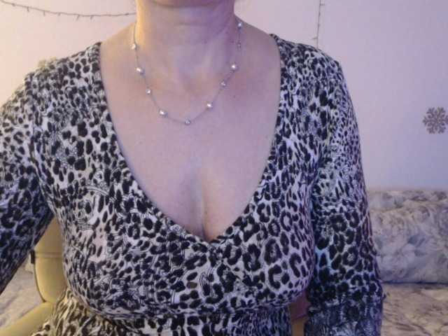 goodSnowQueen's BongaCams show and profile