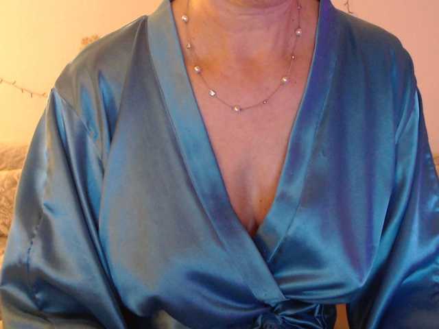 goodSnowQueen's BongaCams show and profile