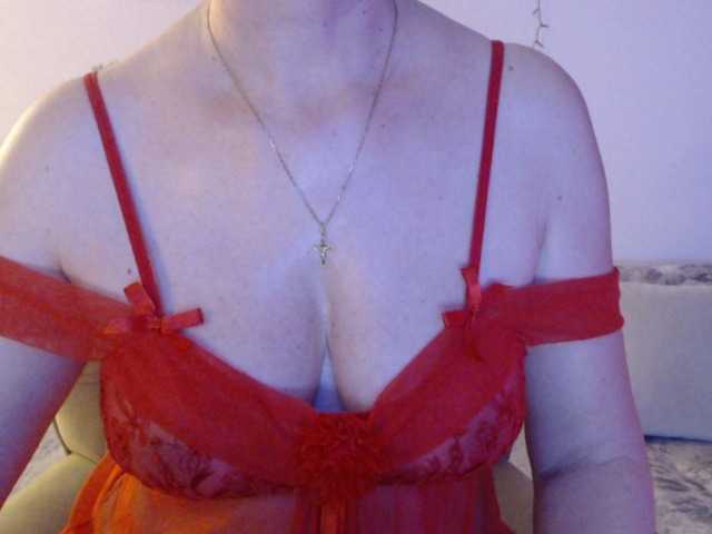 goodSnowQueen's BongaCams show and profile