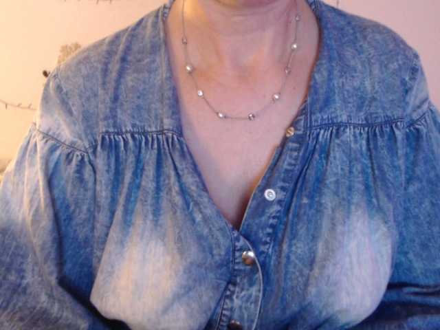 goodSnowQueen's BongaCams show and profile