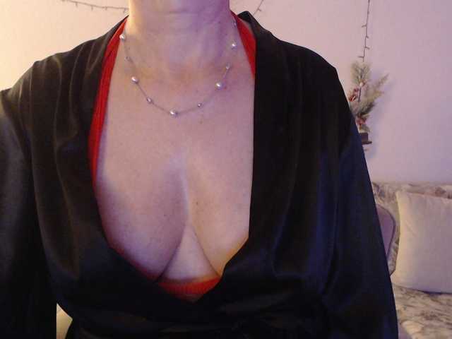 goodSnowQueen's BongaCams show and profile