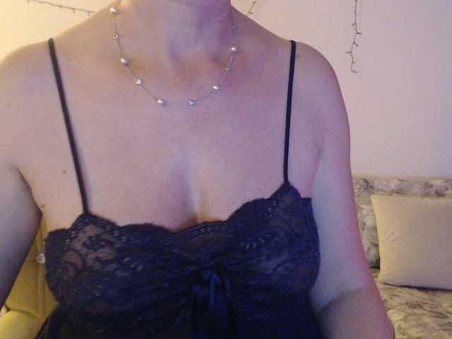 goodSnowQueen's BongaCams show and profile