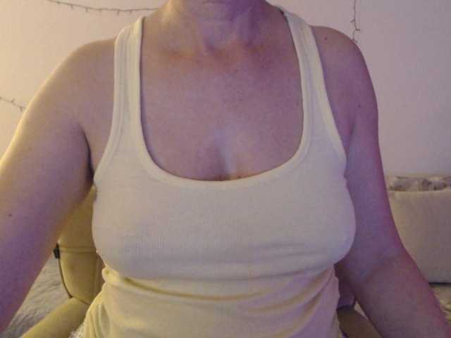 goodSnowQueen's BongaCams show and profile