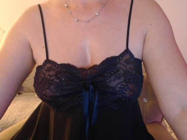 goodSnowQueen's BongaCams show and profile