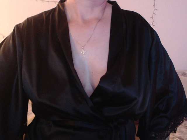 goodSnowQueen's BongaCams show and profile