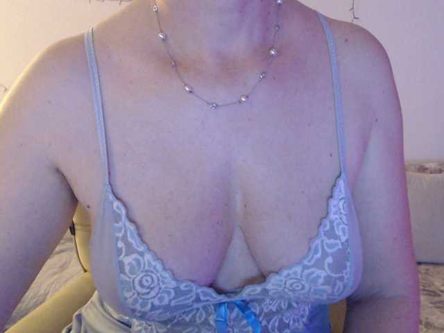 goodSnowQueen's BongaCams show and profile