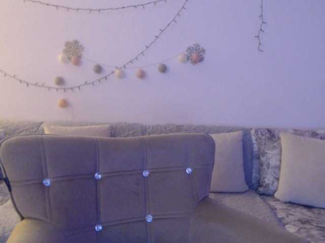 goodSnowQueen's BongaCams show and profile