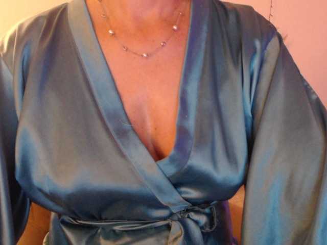 goodSnowQueen's BongaCams show and profile