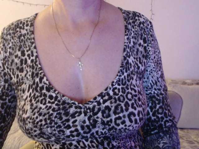 goodSnowQueen's BongaCams show and profile