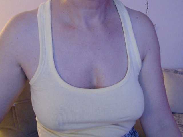 goodSnowQueen's BongaCams show and profile