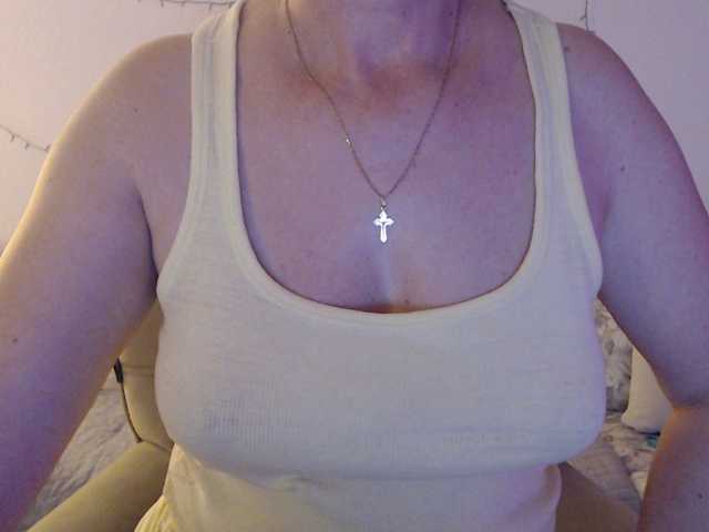 goodSnowQueen's BongaCams show and profile