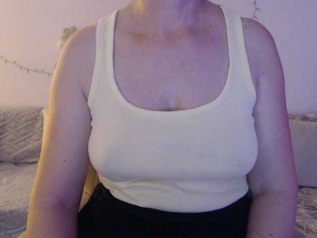 goodSnowQueen's BongaCams show and profile