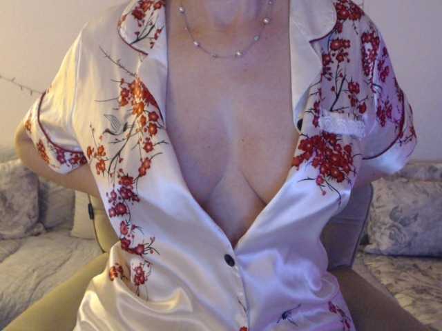 goodSnowQueen from BongaCams