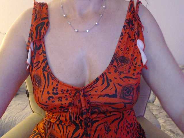 goodSnowQueen's BongaCams show and profile