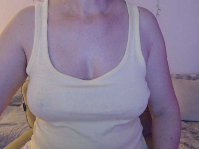 goodSnowQueen's BongaCams show and profile